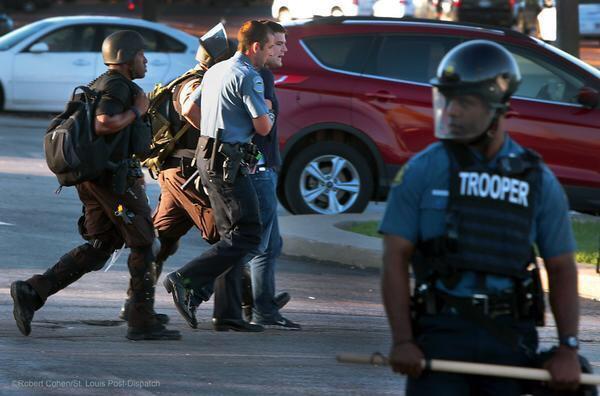 Washington Post reporter Wesley Lowery and HuffPoo reporter Ryan J. Reilly arrested in Ferguson