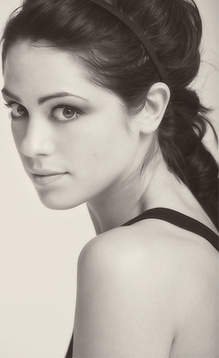 Happy Birthday to actress Michelle Borth  