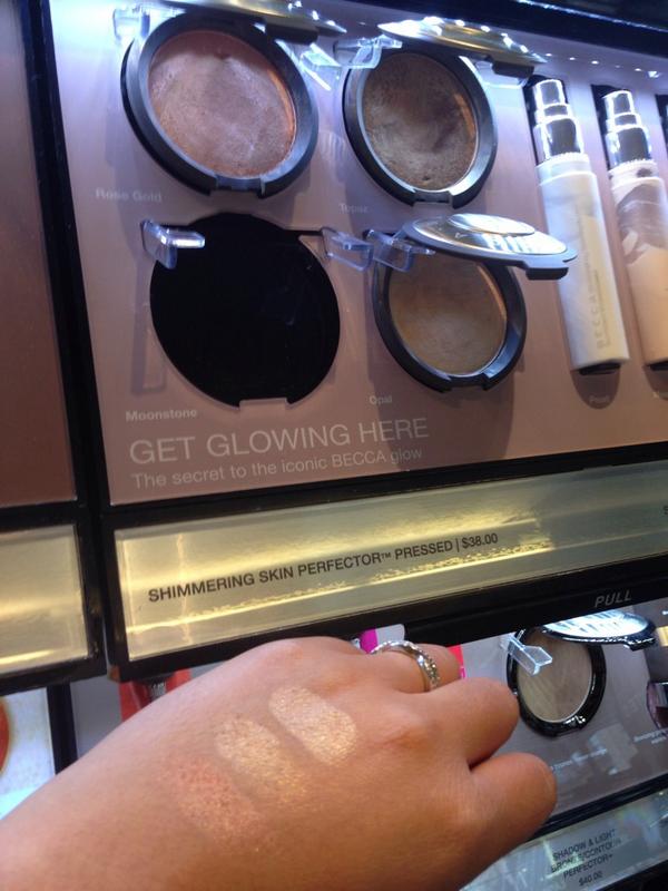 _elainemakeup's tweet image. 3 out of the 4 @BECCA_COSMETICS shimmering skin perfector; debating if I need another highlighter.. #makeupissues  😏