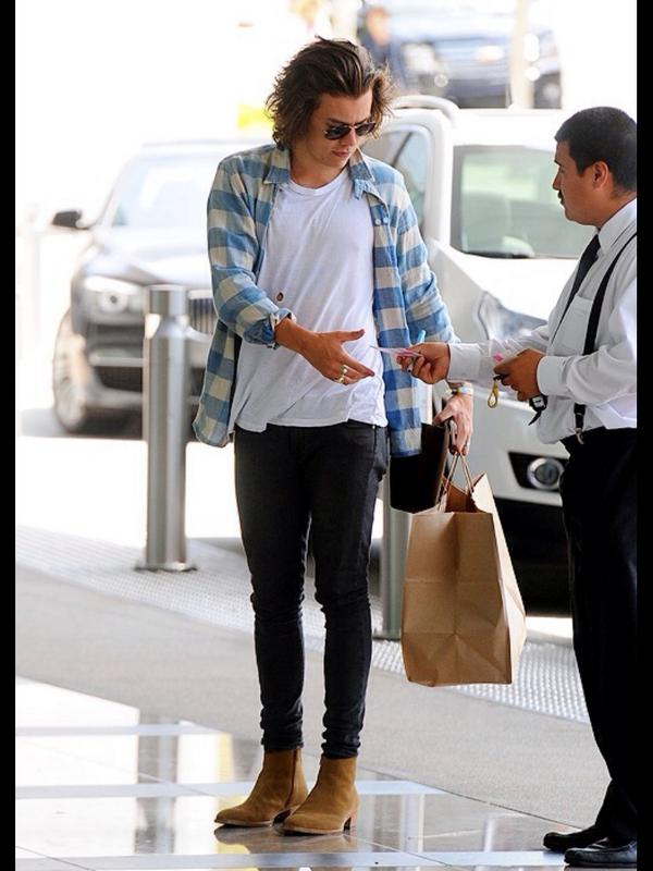 ccfeecup's tweet image. Fuck me.