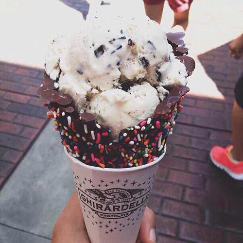 fairyszz's tweet photo. 🍦🍦🍦 😘 http://t.co/3slYt5RxKE