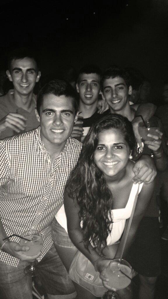 Julen2102's tweet photo. Las noches de Gabbana nunca defraudan y menos con esta familia :) http://t.co/cNm3Z1Uu2y
