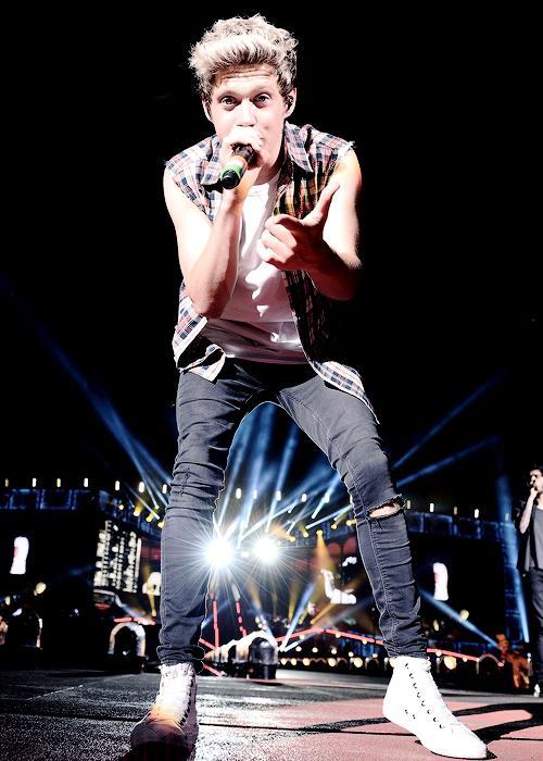 UpdatesSPIG's tweet image. Niall ayer en el concierto de Toronto..-Ma