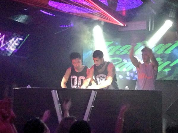 RespectMyRegion's tweet photo. @INSTNTPRTYMUSIC X @Winsonsharps is killin it tonight @VolumeSeattle and he rockin our new #starcrooks tank! http://t.co/rS6bBMwkXe