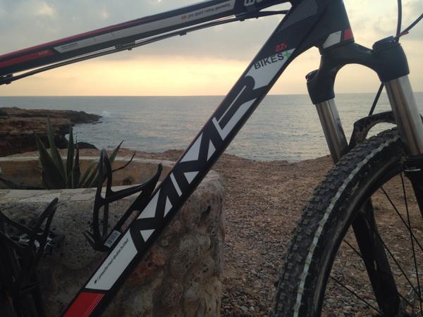 latiguillo_LSG's tweet photo. Empezando a cogerle el ritmo a la @MMRBikes woki. http://t.co/uR1dB2zfAR