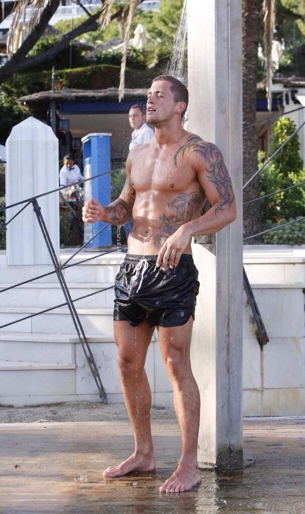 bulgespotter's tweet photo. “@DannyO: Good morning!!Taking off... Spain here I come again!☀️ http://t.co/pbjtl2vrLl”even in black shorts!!what a class wet shorts #bulge
