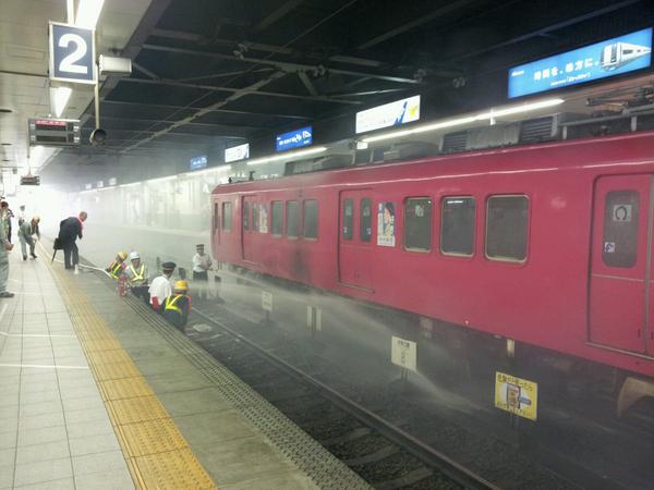 二足歩行のルナ かよチュー 名鉄金山駅 車両火災 Http T Co H7vd0qhrxa
