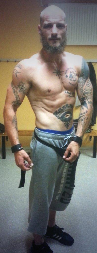RockyFitRalf's tweet photo. 1e resultaatfoto na 8wkn.nu nog 6wkn droger trainen. 105kg nu.@RockyFit #healthyfood #fitnessmotivation http://t.co/LGPz4R3Vqf