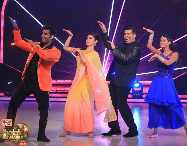 Mouni Roy Indonesia On Twitter Teamkaran Iski Uski Kaun Kiski Yaaran Da Imaan Whisky Uspe Chicken Ho To Hor Wadhiya ã 3 ã ã 3 ã Roymouni Http T Co Hli5hqmfa1 twitter