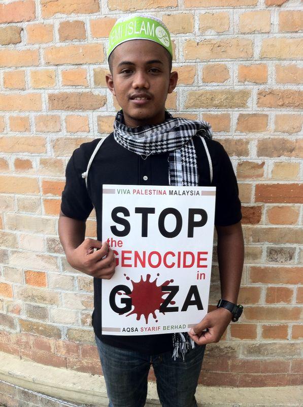frszni's tweet photo. #PrayForPalestine
#PrayForGaza
#SaveChildrenInGazaKL
@aqsasyarifhq http://t.co/jkLNDZyumS