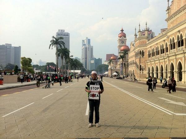 frszni's tweet photo. #PrayForPalestine
#PrayForGaza
#SaveChildrenInGazaKL
@aqsasyarifhq http://t.co/jkLNDZyumS