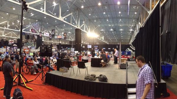 ClubhouseBreaks's tweet image. Mike on the #BigStage!!!! #groupbreakers #STLGroupies #STLNationals #NSCCShow