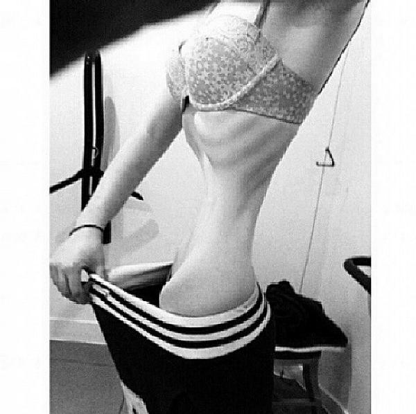 拒食bot على تويتر より薄く より薄く ダイエット 拒食症 ガリガリ 痩せすぎ Http T Co Hx51a9pp9w