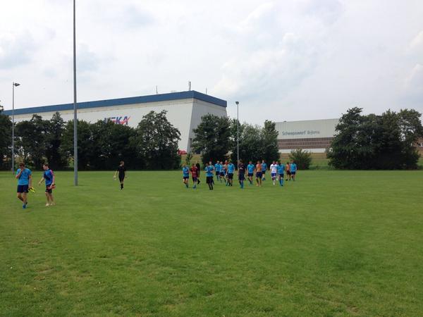 CorDijkstra187's tweet photo. Eerste trainingsdag #vvdelfstrahuizen zit erop, selectie van 23 man prima gewerkt! Dank aan @VVLemmer voor velden http://t.co/jtfVrXO6S2