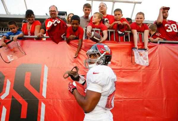 Buccaneers's tweet photo. A crowd of 15,000 #Bucs fans were on hand for the #BucsNightPractice at @RJStadium: http://t.co/DaziADMCPK http://t.co/iFUOz4ZIdR