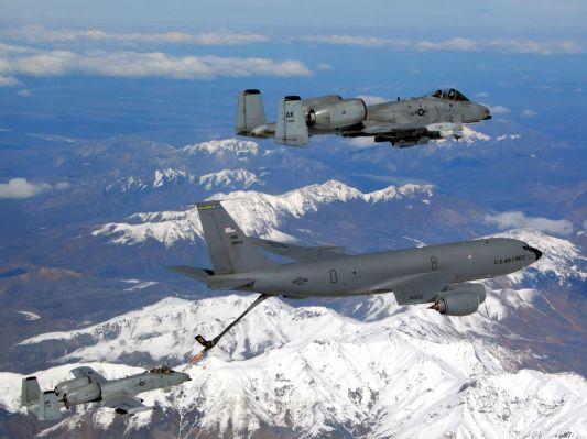 CoolestPlanes's tweet photo. KC-135 Stratotanker accompanied by 2 A-10 Thunderbolts http://t.co/uL38CtJpXK