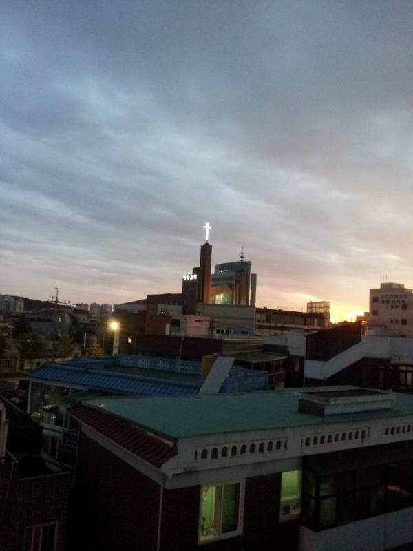 hwabc's tweet image. 오늘 저녁 집 옥상에서 바라본 우리마을 풍경