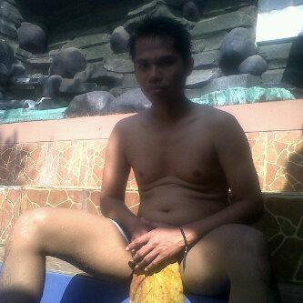 piscesboy03's tweet photo. Ngakunya Top tapi pengin di entotin juga...gay aneh http://t.co/3XhBOmCacw