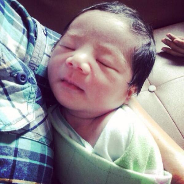 angga_hp's tweet photo. Makasih tante tika :)"@missTika__: Waaw, congratz, ga.. :D RT @angga_hp: Alhamdulillah... http://t.co/sd8wkfUZMx"