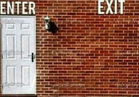 дверь с надписью выход. креативные надписи. бывших входу. прикольные таблички и объявления. выход там прикол.