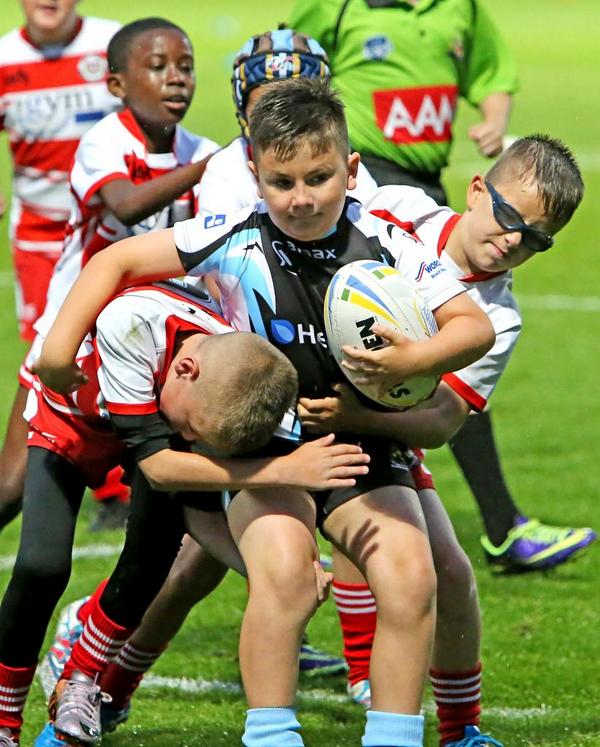 Great running and determination from the <a href="/HunsletWarriors/">Hunslet Warriors RL</a>  lads at rhinos v bulls half time game.