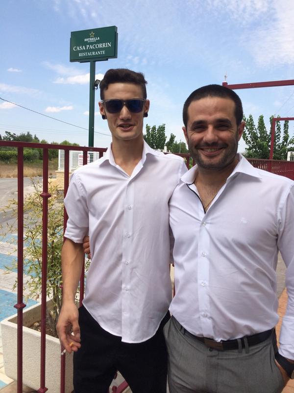 FelixSales95's tweet photo. Con mi hermanicho de bautizo http://t.co/RIwMrIsg1I