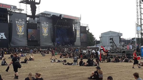 capt_bobs's tweet image. #HeavyDevy at @Wacken "may I take your stinking order?"