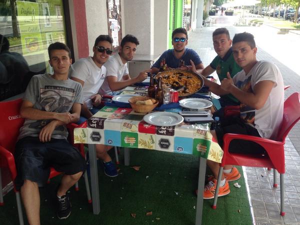 vanderpeter94's tweet photo. La paella de la libertad! @AdriiG17 @daniguillen77 @DaniRo90 @jamu55 @a_pasero http://t.co/Kl15ZmZuo0