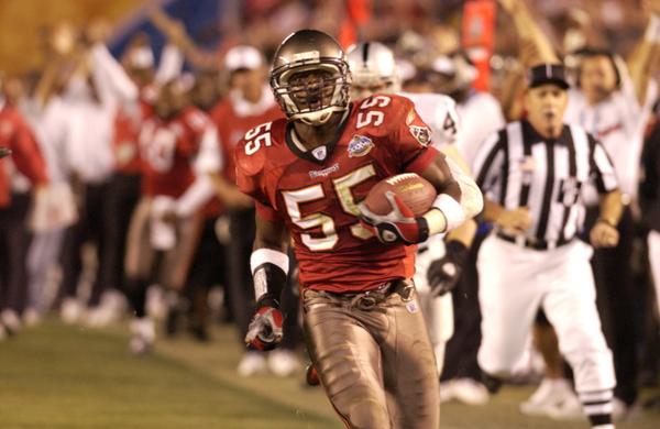 Buccaneers's tweet image. Take a trip down memory lane with @DBrooks55&apos;s pick-six vs. the @RAIDERS in SB 37: bccn.rs/2Lc
#PFHOF14