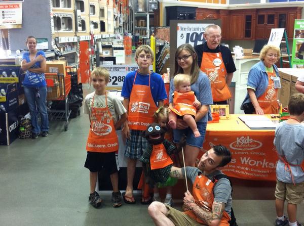 clemjun's tweet image. Kids workshop #6229 with a special appearance from Daryl!!! @FFolberth