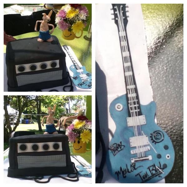 rxcklessabandon's tweet photo. Once upon a time someone made me a Blink 182 birthday cake #22yearsofblink182 http://t.co/TQoSqzpEei