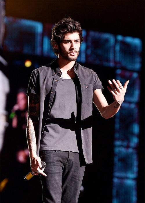 UpdatesSPIG's tweet image. Zayn en el concierto de Toronto, Canadá -Mar