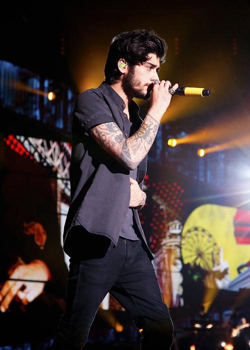 UpdatesSPIG's tweet image. Zayn en el concierto de Toronto, Canadá -Mar