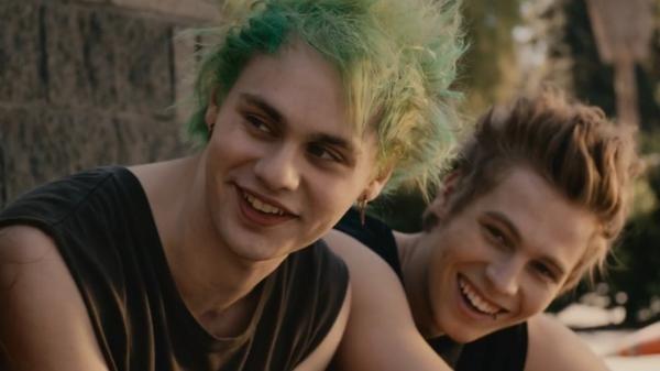 iridescentIune's tweet image. Loser. @hcbits