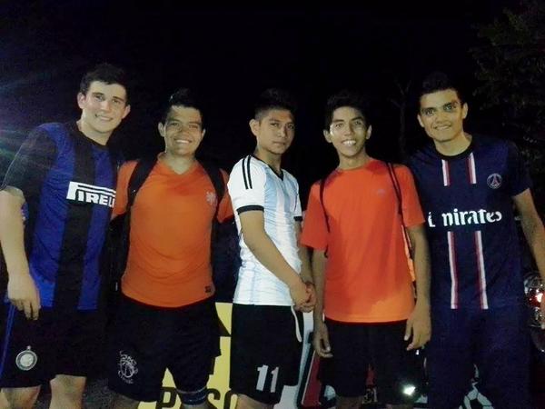 ElArgentinok's tweet photo. Compartiendo #fútbol http://t.co/9JJwBvXmY2
