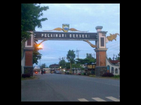 Kalsel_info's tweet photo. gerbang di kota pelaihari, kabupaten tanah laut @HabarPelaihari http://t.co/HQs0mFR8Yd