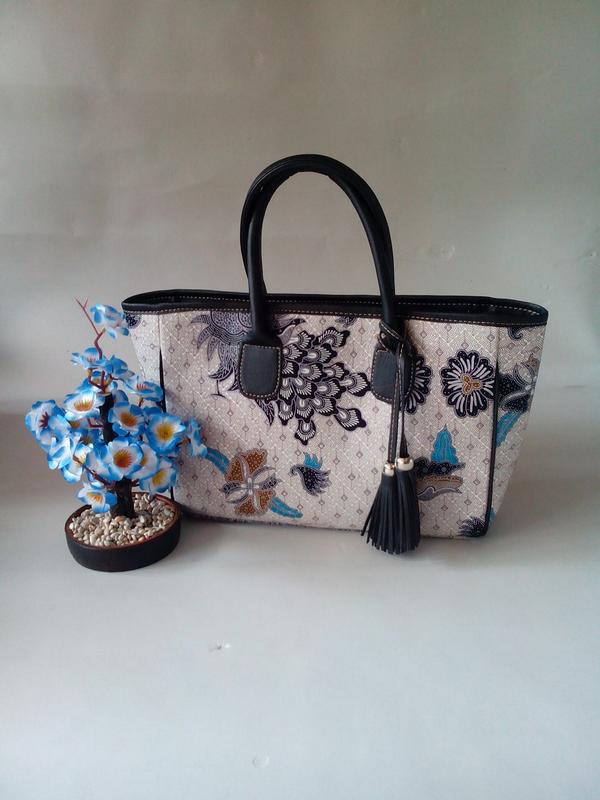 Yang cinta Indonesia mana suaranyaaaaa...more info n ordern invite 27776535...tanya2 dulu boleh sayang...