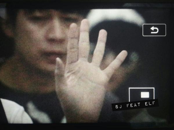 shifly3424's tweet photo. hide and seek hallo gyu http://t.co/Lm1LaHEmlK