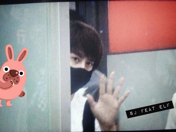 shifly3424's tweet photo. hide and seek hallo gyu http://t.co/Lm1LaHEmlK