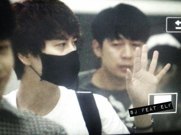 shifly3424's tweet photo. hide and seek hallo gyu http://t.co/Lm1LaHEmlK