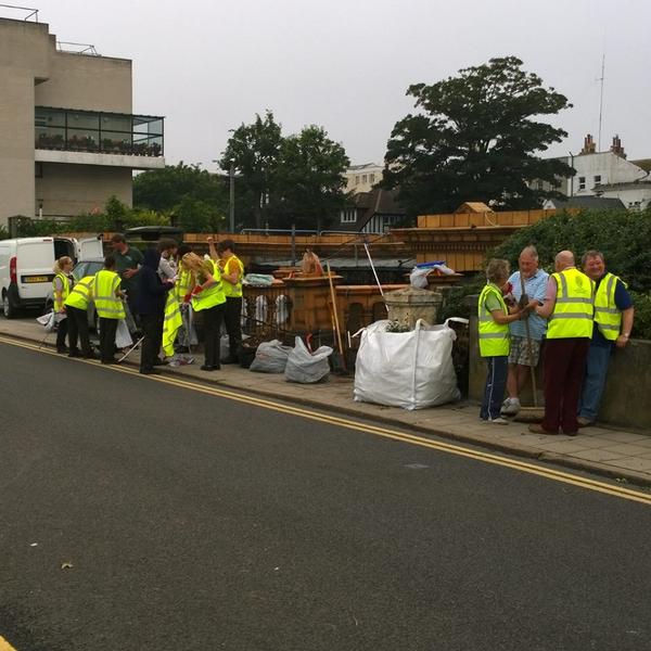 FolkCentral's tweet photo. There'll be another #folkestone Central Clean-Up tomorrow at 9am - Gloves and tools supplied! https://t.co/HJKm1iVaaD http://t.co/rK8tRQtvFh