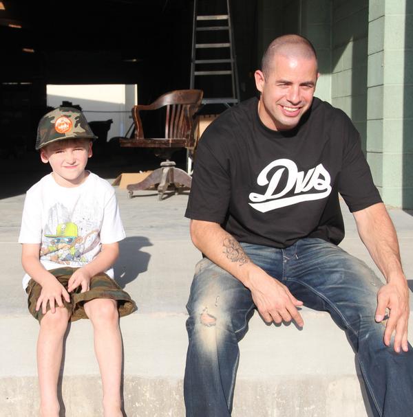 Kickin it with <a href="/FamilyShred/">FamilyShred.com</a> team rider Jase.  familyshred.com #mfmandfam #familyshred