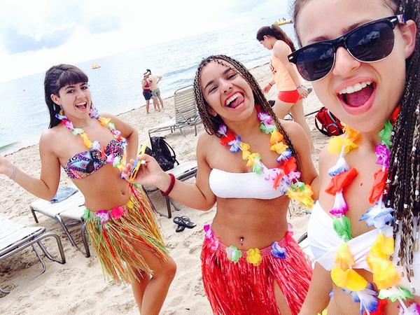 micaabertolero's tweet image. #fiestahawaiana #grupovieta #funtime2014