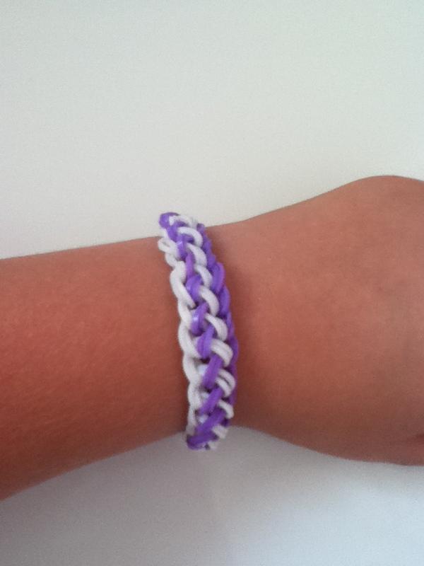 rainbowloombanz's tweet photo. Made a #taffybraid on the #rainbowloom board. #loombands #tutorialsbya #rainbowloombracelets go check @TutorialsByA http://t.co/FZNjSbLkh3