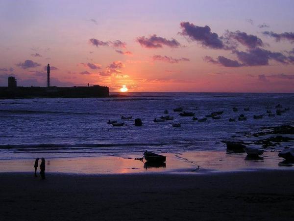HistoriadeCadiz's tweet photo. Tenía que ser en la Caleta...!!! https://t.co/PjLpZAxtn2