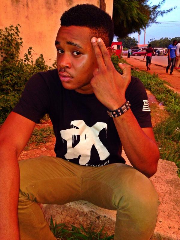 Dynamix1500's tweet photo. Cc @andre_dha_GIANT want a Dynamix 15:00 customized tee? Then call Andre on 08169810785 Bello on 0803 800 2996 http://t.co/80N54JmdmB