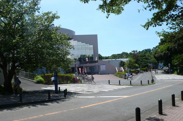 横浜国立大学生協 Ar Twitter 本日もオープンキャンパスが開催されています 休憩 昼食は第一食堂横の建物 大学会館 が便利です １階はアイスや飲料弁当があります ２階３階にはレストランがあります Http T Co Vetizydw5h
