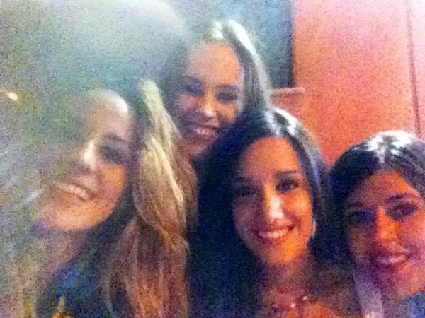 fatima11193's tweet photo. Selfie Summer 3.0 @nuria_abril @ElenaCorbalan @MiriamAbrildeMa http://t.co/5XlssEYcID