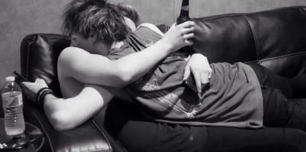 iridescentIune's tweet image. cuddles bc cuddles @hcbits