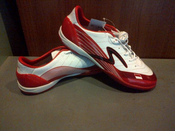 ILEGALFC's tweet photo. @specs_indonesia Insya Allah Tim Futsal Kami akan menggunakan Semua Produk Specs " Cintai buatan Indonesia " http://t.co/LGYC9ONzro